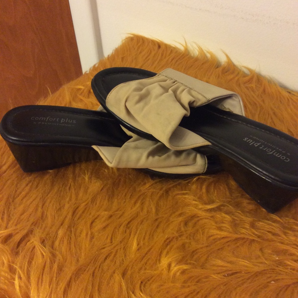Sandals - Picture 3 of 10
